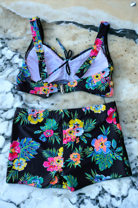 Costum de baie 2 piese, marime mare, cu slipi tip pantaloni scurti, sutien bustiera, multicolor, Azuro embody.ro [3]