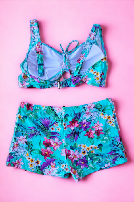 Costum de baie 2 piese, marime mare, cu slipi tip pantaloni scurti, sutien bustiera, multicolor, Cara embody.ro [3]