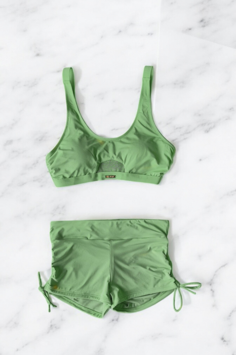 Costum de baie 2 piese, slip pantalon scurt cu incretitura spate, sutien bustiera, verde [2]