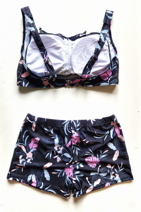 Costum de baie marime mare, cu slipi tip pantaloni scurti, sutien bustiera, floral, negru, Carla, embody.ro [3]