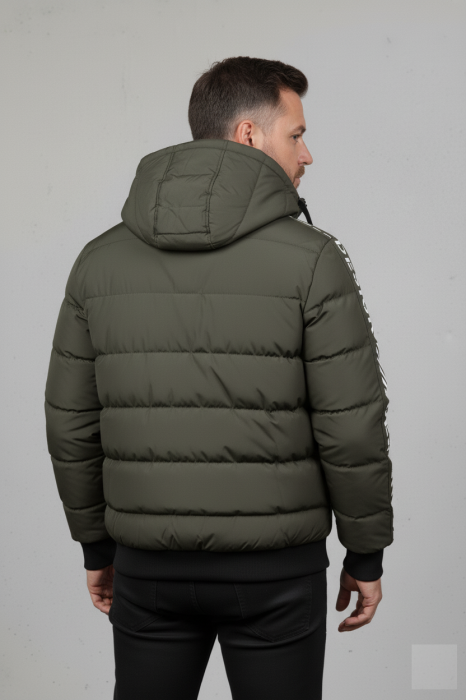 Geaca groasa de iarna barbati, neagra cu gluga detasabila si imprimeu kaki 7951 [3]