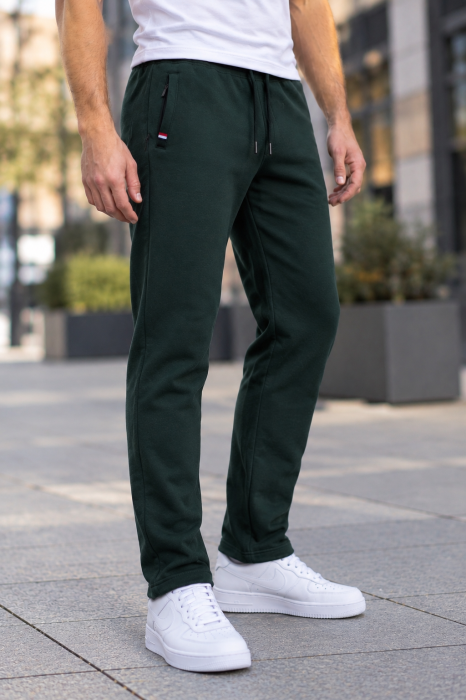 Pantaloni trening barbati, croiala dreapta, talie elastica cu snur si buzunare, verde inchis [2]