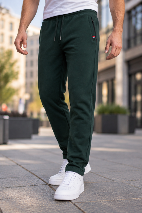Pantaloni trening barbati, croiala dreapta, talie elastica cu snur si buzunare, verde inchis [4]