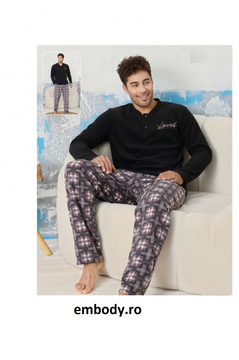 Pijama barbati cocolino, material pufos si calduros, embody.ro [4]