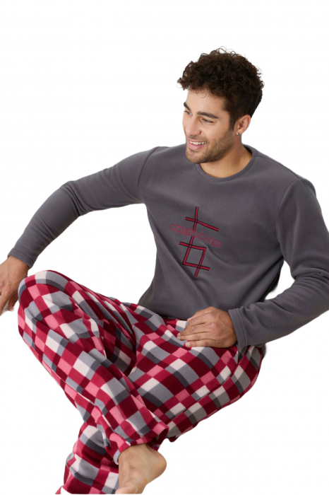 Pijama barbati cocolino, material pufos si calduros, embody.ro [4]