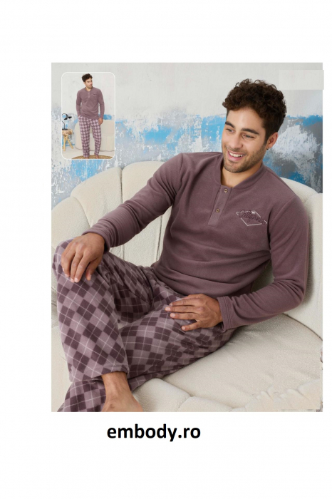 Pijama barbati cocolino, material pufos si calduros, embody.ro [4]