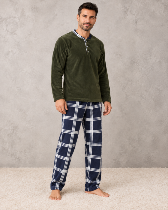 Pijama Barbati Groasa din Polar Cocolino Pufos, Bluza Kaki si Pantaloni Bleumarin in Carouri [2]