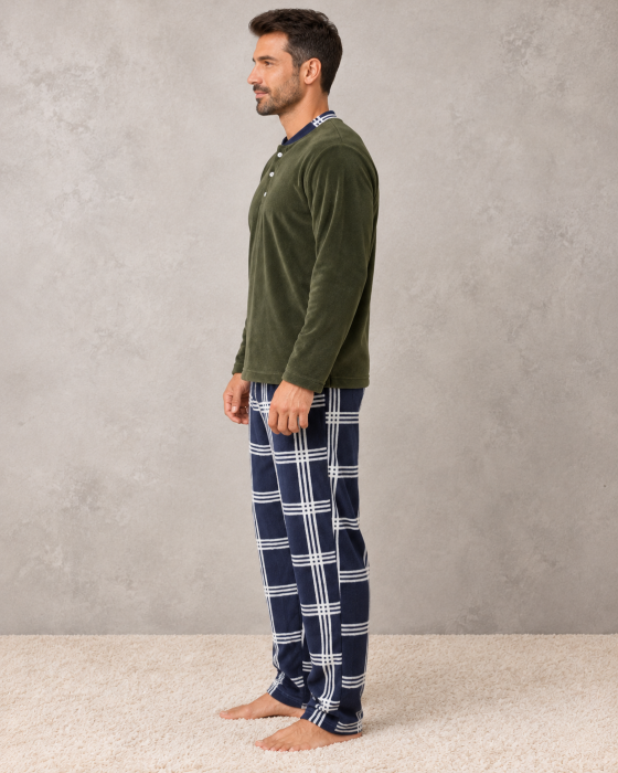 Pijama Barbati Groasa din Polar Cocolino Pufos, Bluza Kaki si Pantaloni Bleumarin in Carouri [4]