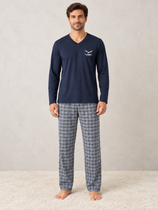 Pijama barbati bleumarin cu pantaloni in carouri, bluza cu maneca lunga si decolteu in V [2]