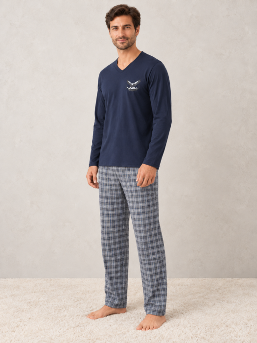 Pijama barbati bleumarin cu pantaloni in carouri, bluza cu maneca lunga si decolteu in V [4]