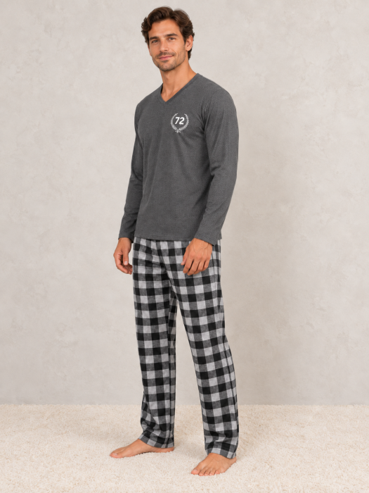 Pijama barbati cu maneca lunga, bluza gri cu decolteu V si pantaloni in carouri negru-gri [4]