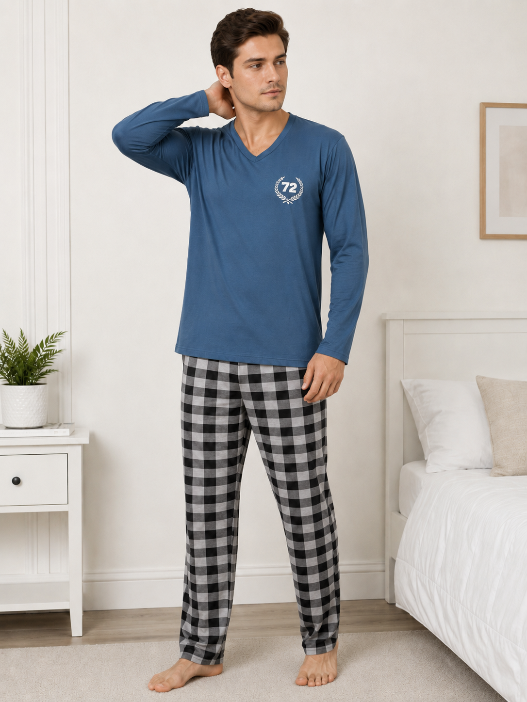 Pijama barbati cu bluza albastra cu maneca lunga si pantaloni in carouri negru-gri, model 72 [2]