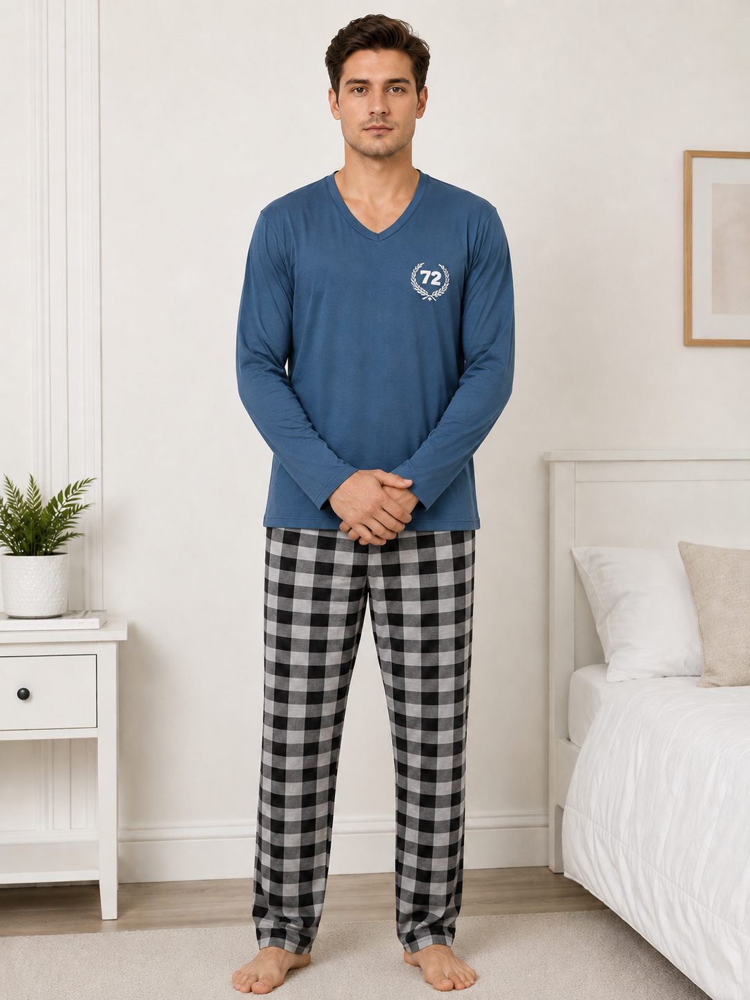 Pijama barbati cu bluza albastra cu maneca lunga si pantaloni in carouri negru-gri, model 72 [3]
