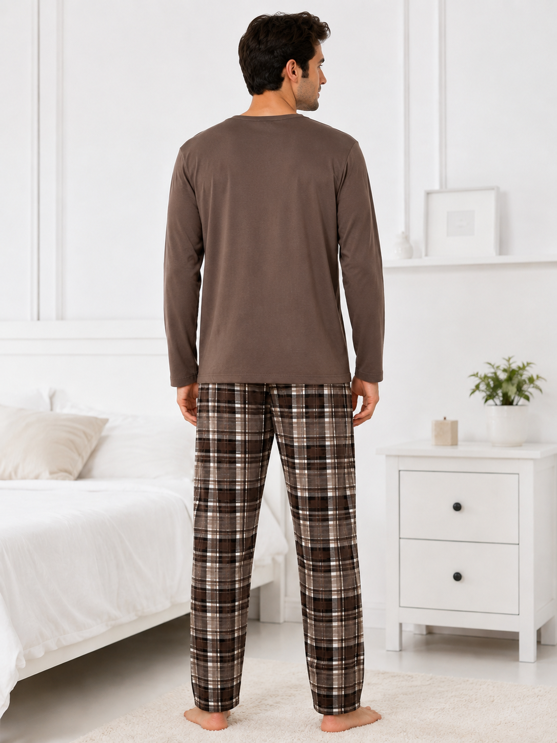 Pijama barbati din bumbac maro cu pantaloni in carouri si bluza cu maneca lunga [4]
