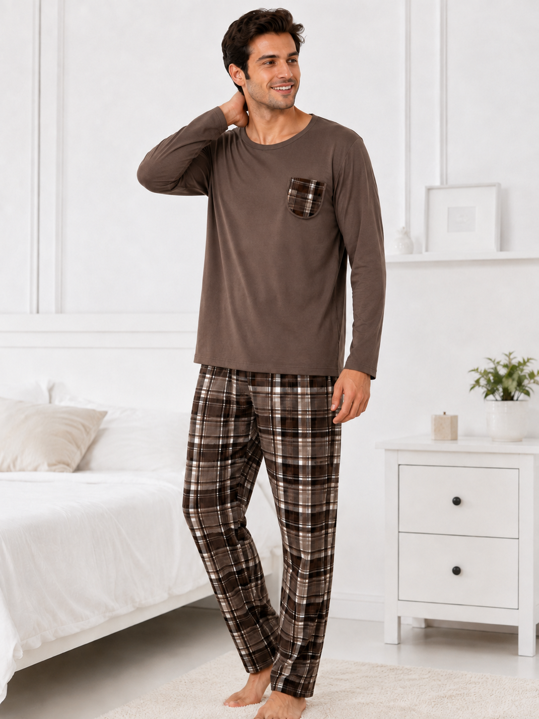 Pijama barbati din bumbac maro cu pantaloni in carouri si bluza cu maneca lunga [3]