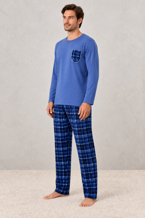 Pijama barbati din bumbac, bluza albastra cu buzunar in carouri si pantaloni lungi bleumarin [4]