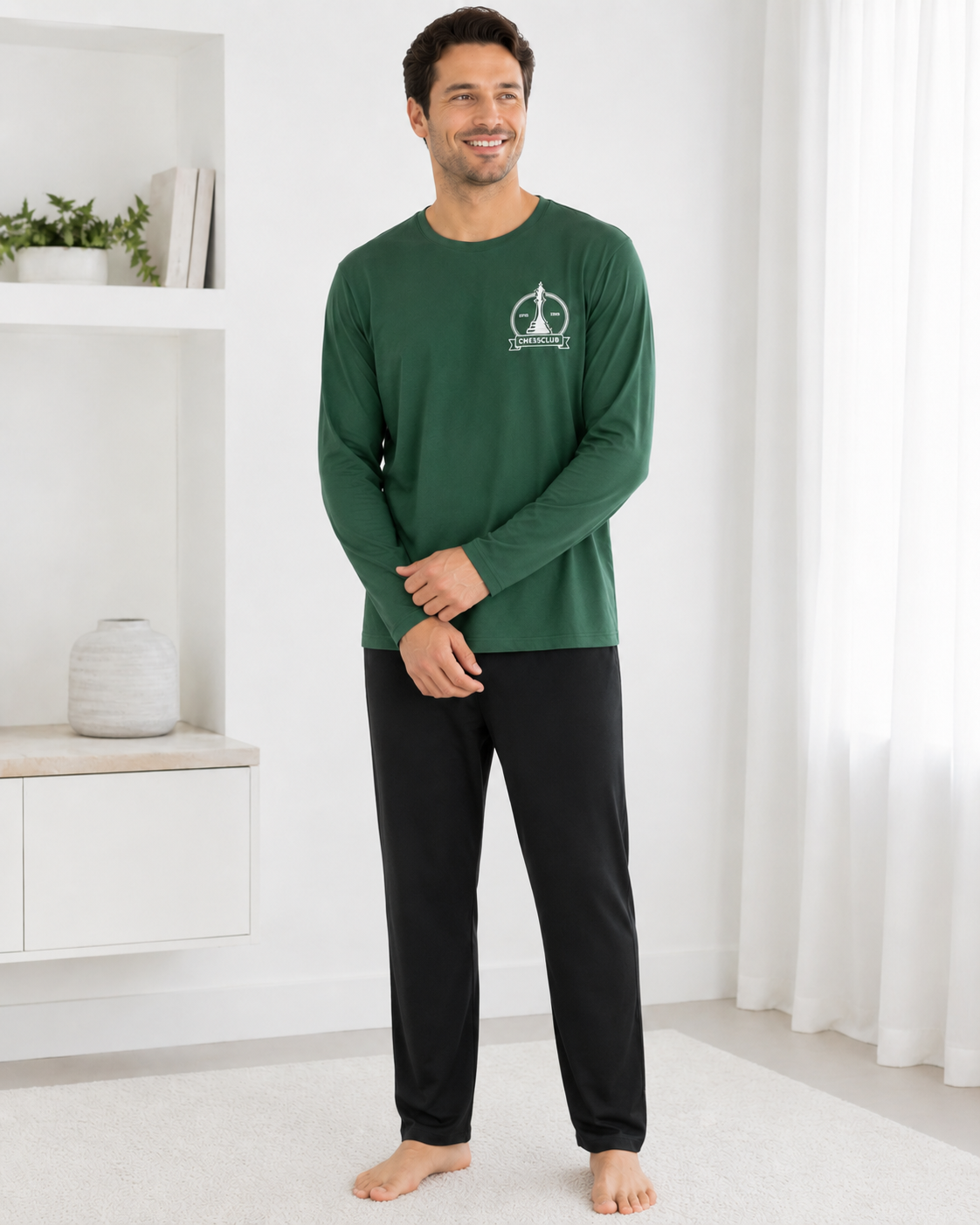 Pijama barbati verde inchis cu pantaloni negri, bluza cu maneca lunga si imprimeu Chess Club [2]