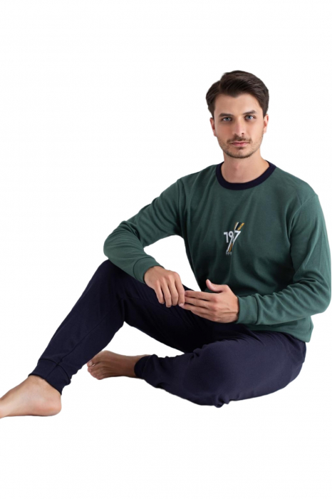 Pijama bumbac barbat, cu maneci si pantaloni lungi, imprimeu 1967, verde [2]