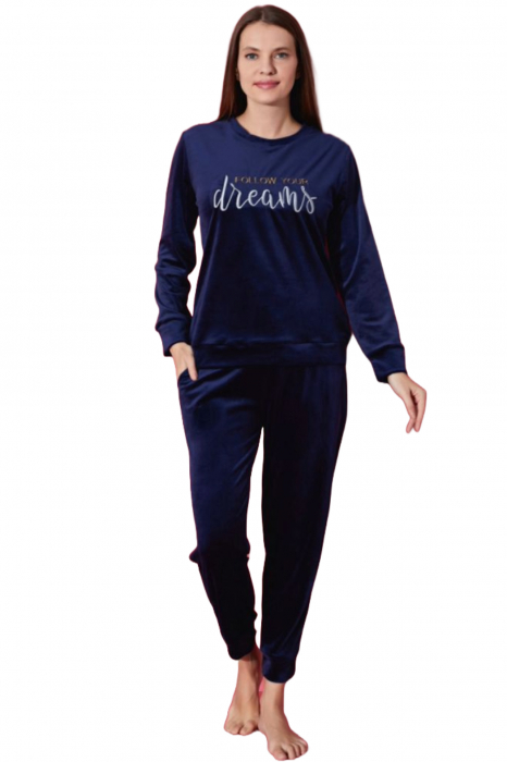 Pijama dama catifea, material moale si delicat, imprimeu Dreams, bleumarin embody.ro [4]