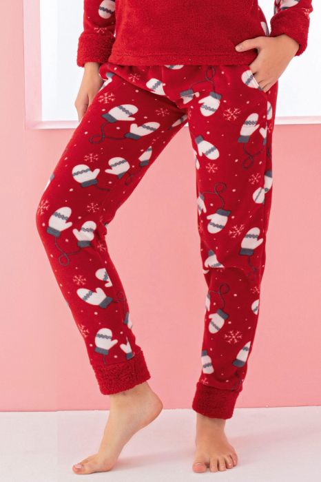 Pijama dama cocolino, material pufos, imprimeu Craciun manusi, embody.ro [2]