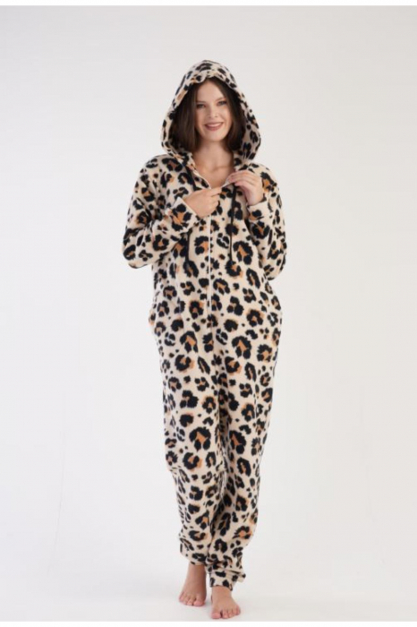 Pijama dama intreaga, tip salopeta , pufoasa, inchidere fermoar si gluga, maro, embody.ro [6]