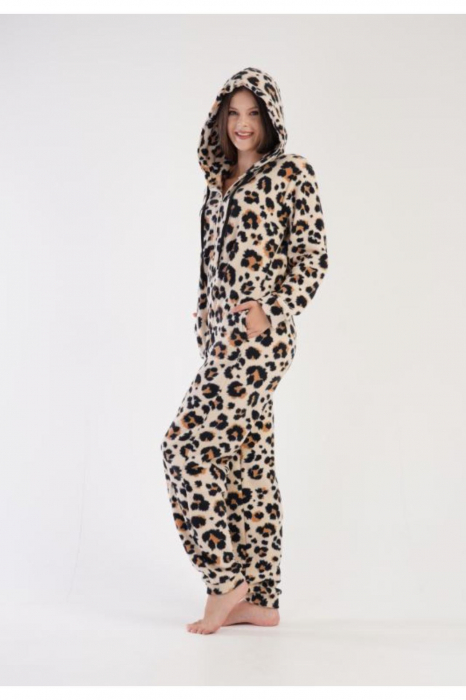 Pijama dama intreaga, tip salopeta , pufoasa, inchidere fermoar si gluga, maro, embody.ro [3]