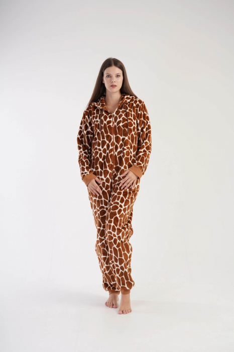 Pijama dama intreaga, tip salopeta , pufoasa, inchidere fermoar si gluga, maro, embody.ro [3]