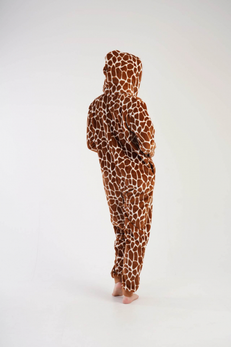 Pijama dama intreaga, tip salopeta , pufoasa, inchidere fermoar si gluga, maro, embody.ro [6]