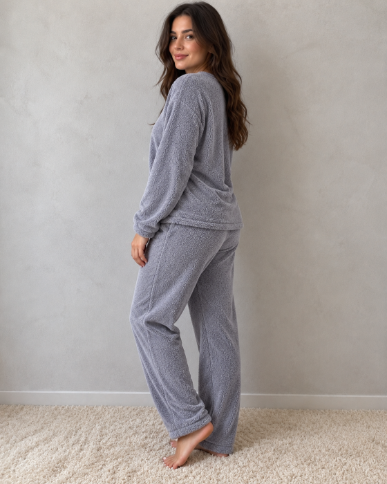 Pijama pufoasa cocolino dama gri cu model oita, bluza maneca lunga si pantaloni lungi [4]