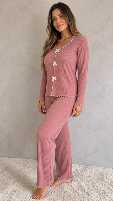 Pijama dama roz pudrat cu fundite, maneca lunga si pantaloni lungi, material reiat [3]