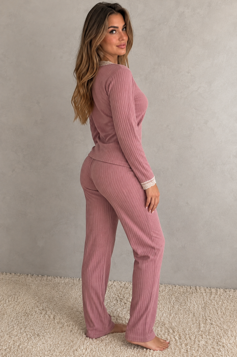 Pijama dama roz pudrat cu dantela si nasturi, bluza cu maneca lunga si pantaloni lungi [4]