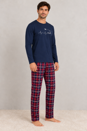 Pijamale barbati bumbac - Pijama barbati bleumarin cu pantaloni in carouri rosii, bluza cu maneca lunga si imprimeu Travel
