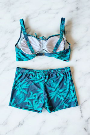 Costum baie dama 2 piese, marime mare, slipi tip pantaloni scurti, albastru floral, Ariana f2502 [1]