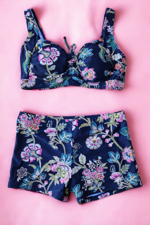 Costum de baie 2 piese, marime mare, cu slipi tip pantaloni scurti, sutien bustiera, negru, Cara embody.ro [1]