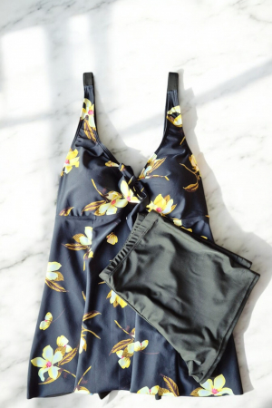 Costum de baie marime mare tip tankini, doua piese, fusta si pantaloni scurti, floral, embody.ro [1]