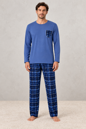 Pijamale barbati bumbac - Pijama barbati din bumbac, bluza albastra cu buzunar in carouri si pantaloni lungi bleumarin