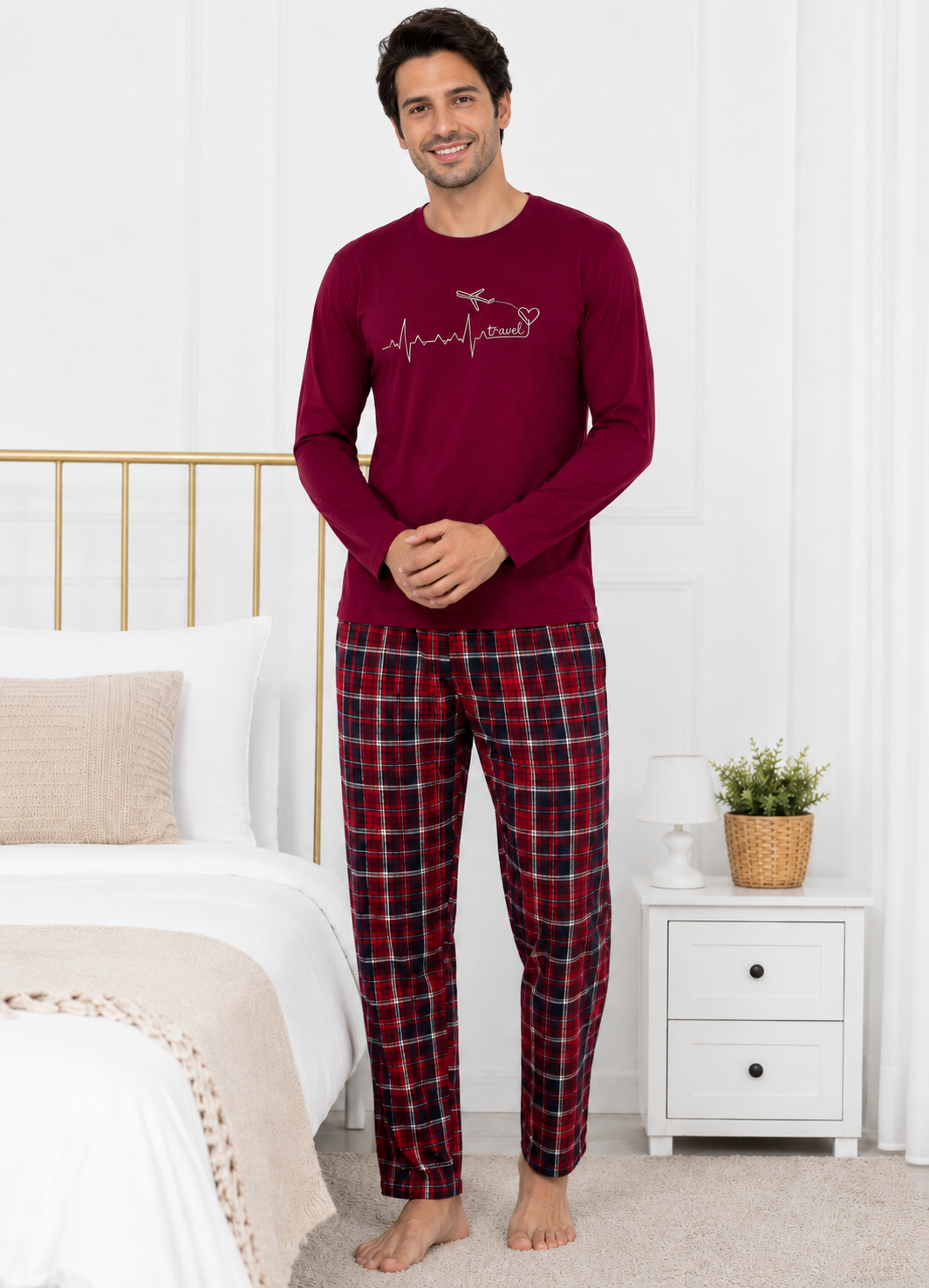 Pijamale barbati bumbac - Pijama barbati din bumbac, bluza bordo cu maneca lunga si pantaloni in carouri rosu-negru