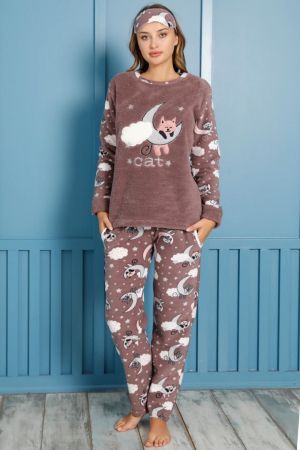 Pijama dama cocolino, pufoasa si calduroasa, imprimeu pisicuta somnoroasa, maro Pijama dama cocolino, pufoasa si calduroasa, imprimeu pisicuta somnoroasa, maro