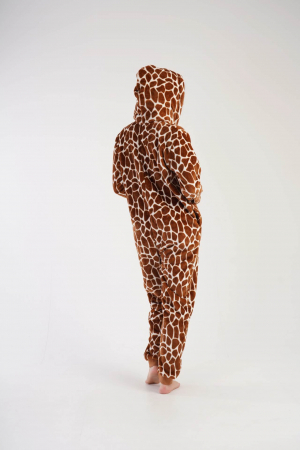 Pijama dama intreaga, tip salopeta , pufoasa, inchidere fermoar si gluga, maro, embody.ro [5]