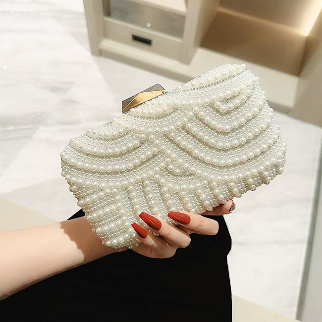 Clutch ivoar argintiu decorat cu perle B-1006 05 Alb