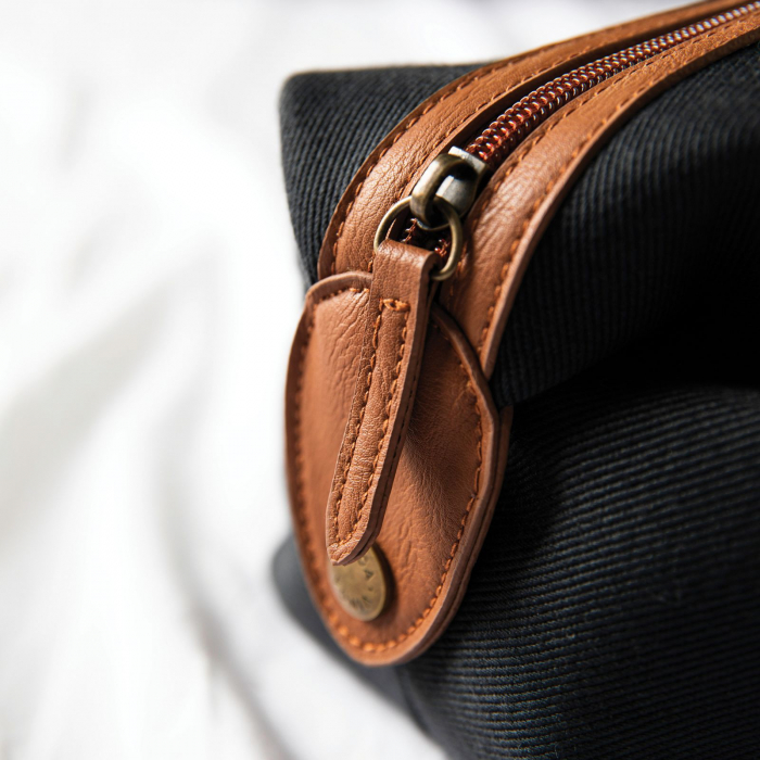 Elegant Sloane Toiletry Bag [9]