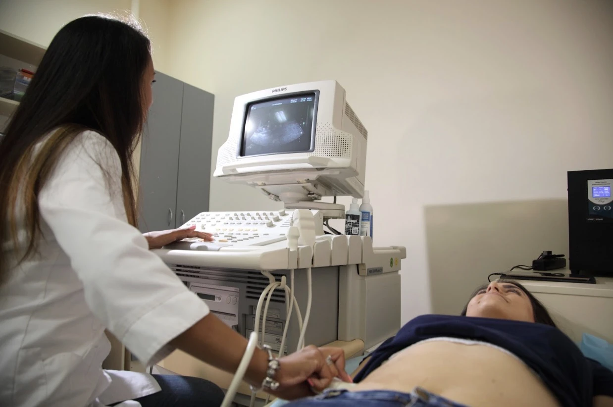 Amniocenteza: Ce este, când se face și care sunt riscurile