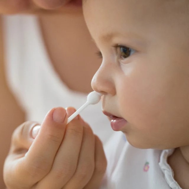 Betisoare de urechi cu protectie pentru bebelusi