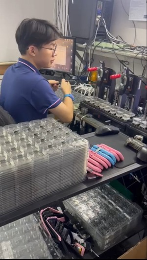 imagine cu chinez si o procedura specifica liniei de productie a ceasurilor probabil testare soft