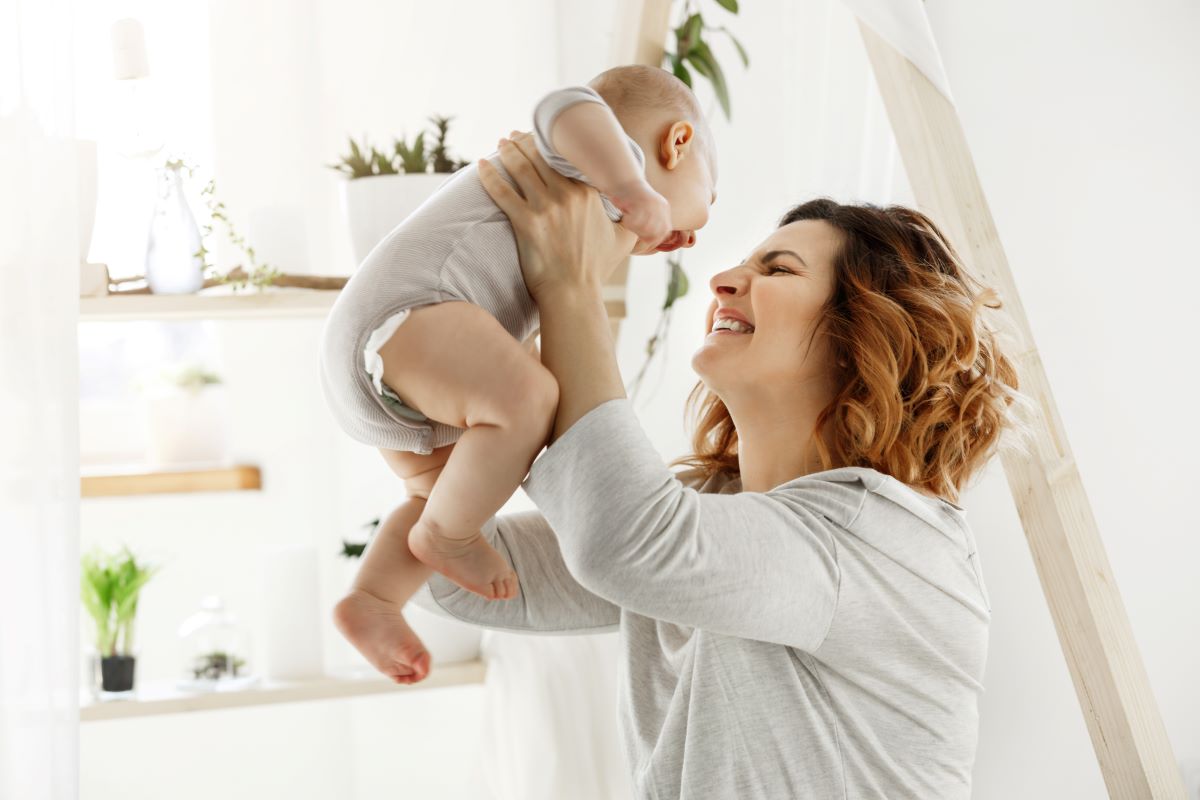 Centura postnatala: Cum o alegi si ce beneficii ofera