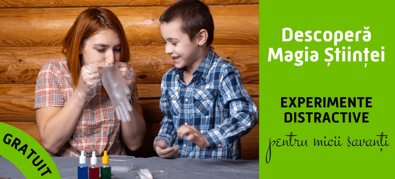 mama cu fiu care fac impreuna un experiement, mama sufla intr-o manusa de plastic iar copilul este fericit