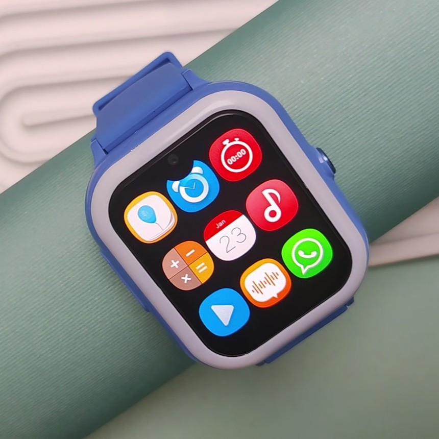 imagine cu smartwatch-ul empria cu unele din aplicatiile disponibile