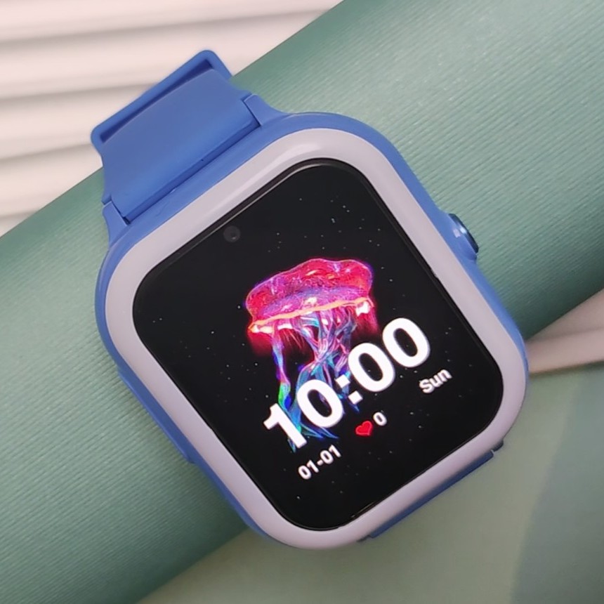 smartwatch pentru copii cu ecranul blocat pentru a nu deranja orele de curs