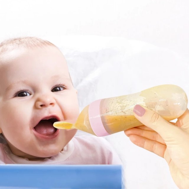 Lingurita cu rezervor pentru hranire bebe