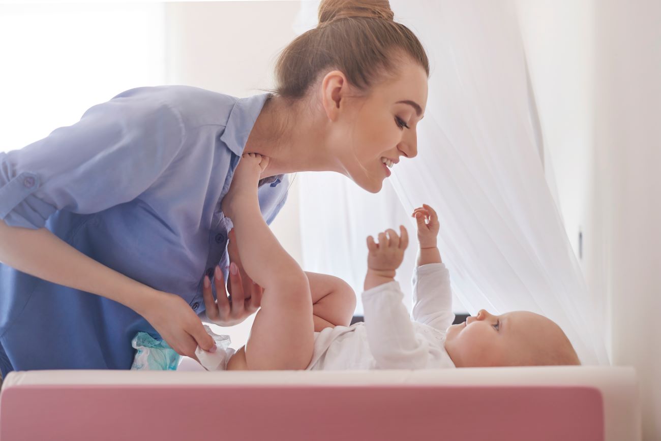Masa de infasat pentru bebelusi: Cum o alegi corect